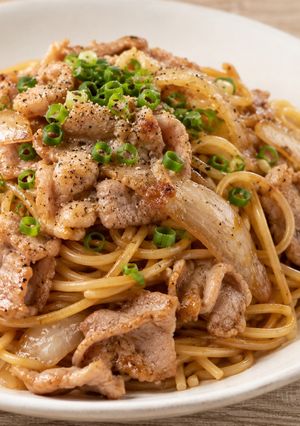 簡単ガッツリ！豚こまのガーリック醤油パスタ-レシピのメイン写真