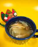 新玉ねぎとしめじのコンソメスープ