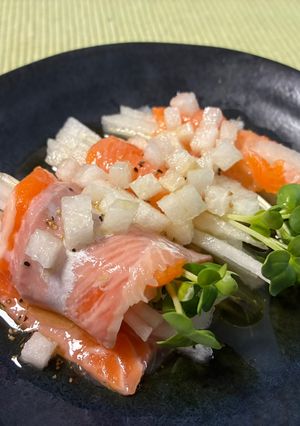 おもてなしに！サーモンと梨の巻くだけ前菜-レシピのメイン写真