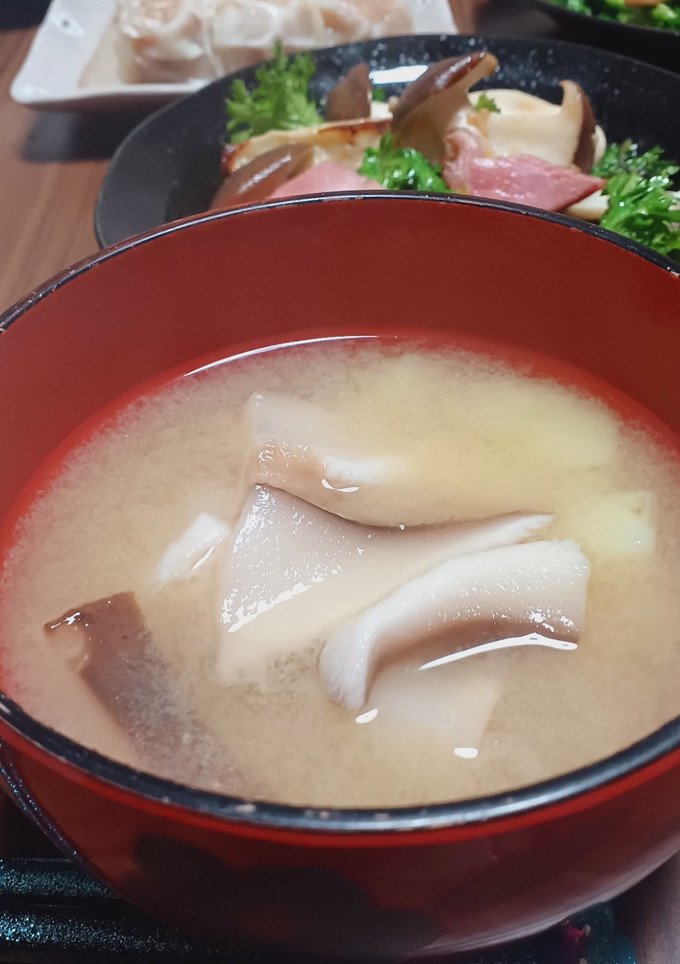 椎茸とじゃがいもの味噌汁-レシピのメイン写真