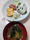 簡単★わかめと白だしのおにぎりと味噌󠄀汁