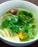 かつお菜いっぱいのスープ餃子　鰹出汁