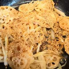 A picture of れんこんとみょうがの炒め煮.