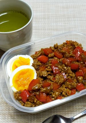 パプリカと豚ひき肉の甜麺醤そぼろ弁当-レシピのメイン写真