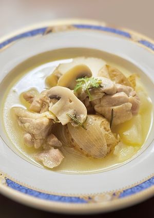 鶏と男爵芋のローズマリー煮込み-レシピのメイン写真