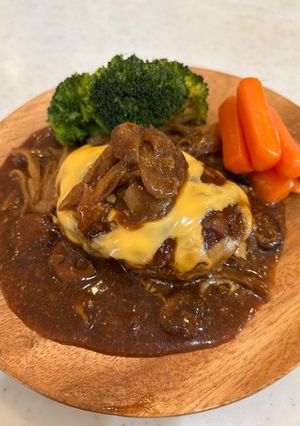 チーズハンバーグのキノコソース煮込み-レシピのメイン写真