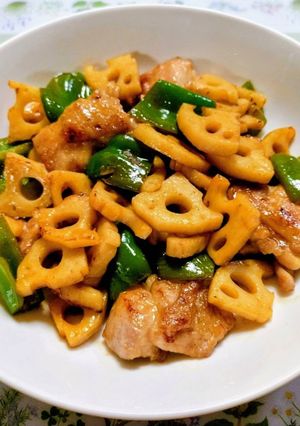 簡単！れんこんとピーマンと鶏もも肉の黒酢炒め-レシピのメイン写真