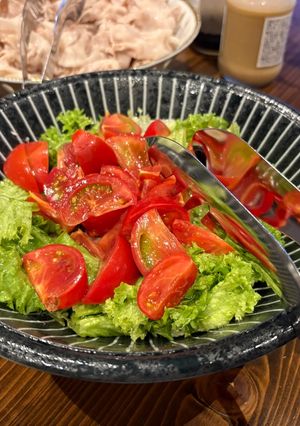 フリルレタスとツナとトマトのサラダ-レシピのメイン写真