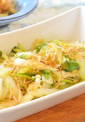 セロリとオイルを合わせた小エビの和え物♪-レシピのメイン写真