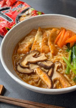 ニラ人参椎茸油揚げチーズの辛ラーメン-レシピのメイン写真