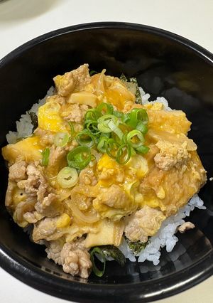 【簡単ヘルシー】厚揚げと鶏挽肉の親子丼-レシピのメイン写真