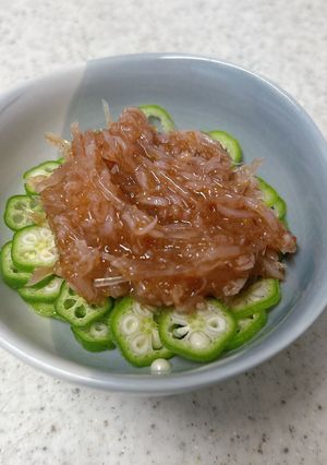 梅水晶は薄切り生オクラと食べると旨し-レシピのメイン写真