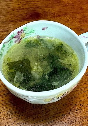 餃子の種が余ったら!簡単わかめスープ-レシピのメイン写真