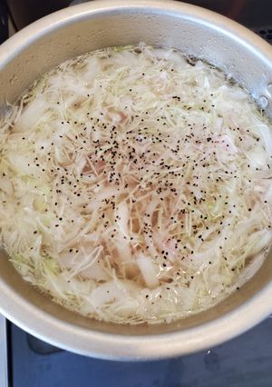余った千切りキャベツでコンソメスープ-レシピのメイン写真