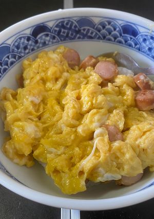 簡単優しいお味のソーセージ卵丼-レシピのメイン写真