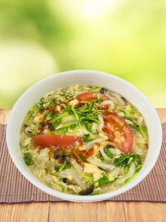 豆苗ともずくの酸辣湯うどん-レシピのメイン写真