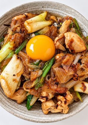 フライパンで簡単！鶏ももと長ねぎのすき焼き風甘辛-レシピのメイン写真