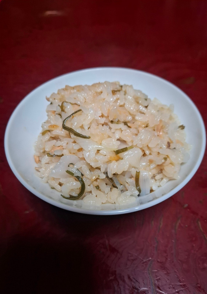 新玉ねぎとツナの炊き込みご飯-レシピのメイン写真