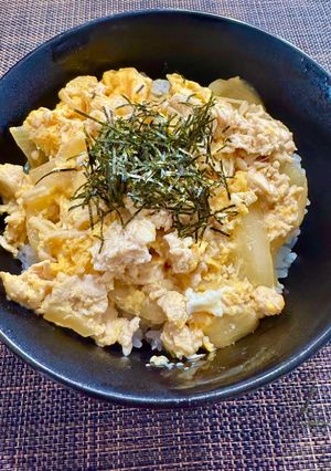 旨味抱き込む!鶏ひき肉のふんわり親子丼-レシピのメイン写真