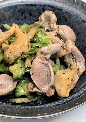 夏！黒胡椒香るゴーヤと砂肝の搾菜炒め-レシピのメイン写真