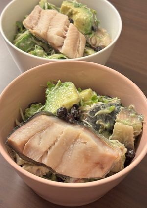 アボカドとスプラウトとホッケの梅サラダ-レシピのメイン写真
