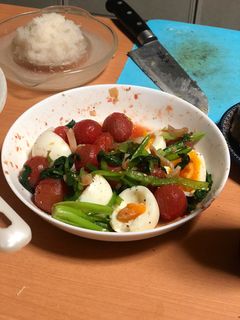 ゆで卵、湯むきミニトマト、小松菜のサラダ-レシピのメイン写真