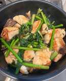 やわらかい❣鶏の胸肉と春菊・アスパラ炒め