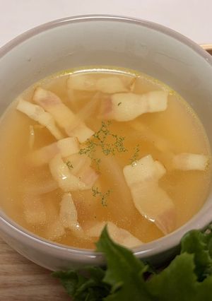 簡単♡玉ねぎとベーコンのコンソメスープ-レシピのメイン写真
