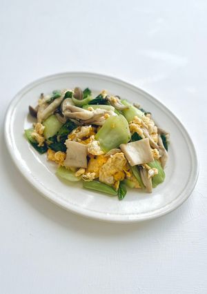 しめじと青梗菜の、ふわたまチャンプルー。-レシピのメイン写真