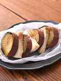 小さなチーズケーキのりんご香る焼きいもサンド