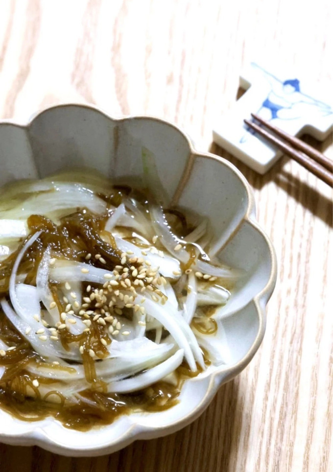 超簡単⭐︎新玉ねぎともずくの和え物-レシピのメイン写真