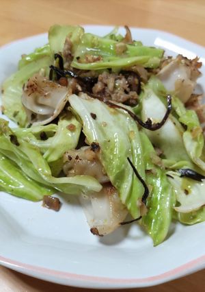 餃子とキャベツの塩昆布炒め-レシピのメイン写真