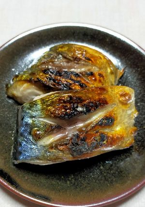 ガーリックパウダーとあじ塩で鯖の塩焼き-レシピのメイン写真