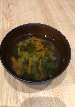 保育園給食★小松菜と人参のすまし汁-レシピのメイン写真