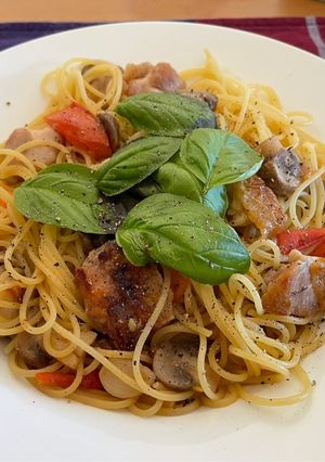 鶏もも肉とトマトのパスタ、焦がしニンニク-レシピのメイン写真
