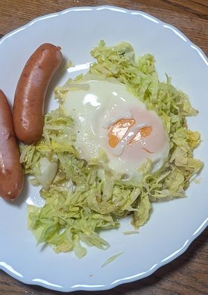 巣ごもり玉子ウインナー添え　朝ごはん-レシピのメイン写真
