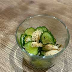 รูปของ 鶏ささみとパリパリきゅうりの梅干しサラダ