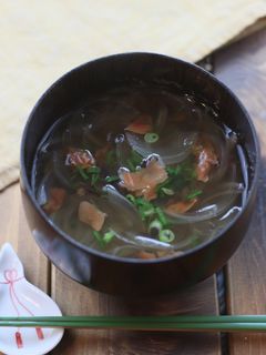 新玉ネギと梅干しのお吸い物-レシピのメイン写真