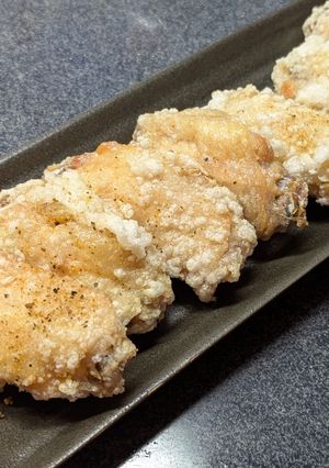 カリサク食感が最高♡ピリッと手羽中唐揚げ-レシピのメイン写真