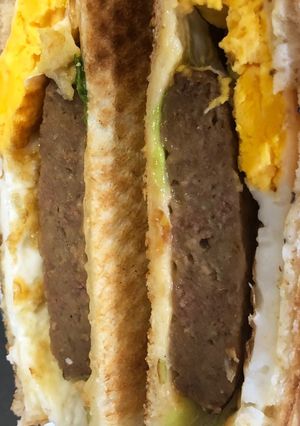 目玉焼きとハンバーグのトーストサンド-レシピのメイン写真