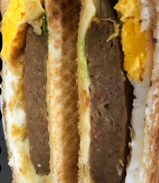 目玉焼きとハンバーグのトーストサンド-レシピのメイン写真