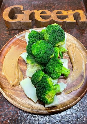 ブロッコリーのピーナッツバターソース添え-レシピのメイン写真