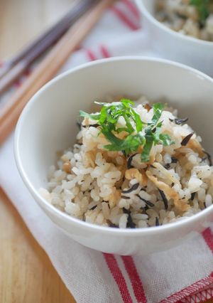 新生姜(または生姜)とひじきの炊き込みご飯。-レシピのメイン写真