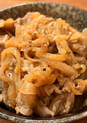 ニンニクねぎ塩レモン豚丼🐷-レシピのメイン写真