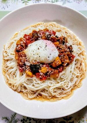 簡単ランチ！温泉卵とラタトゥイユの素麺-レシピのメイン写真