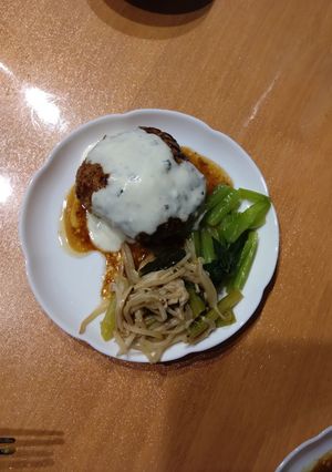ハーブハンバーグ　ヨーグルトソース-レシピのメイン写真