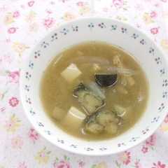 รูปของ 揚げなすの味噌汁【柏市学校給食】