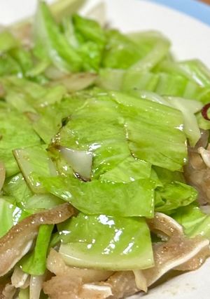 豚ミミでキャベツと新玉ねぎの塩炒め-レシピのメイン写真