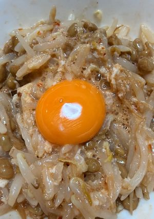 ピリ辛もやしの月見納豆【ダイエット】-レシピのメイン写真