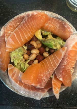 ひじき豆アボカド鮭で…昼めし！-レシピのメイン写真